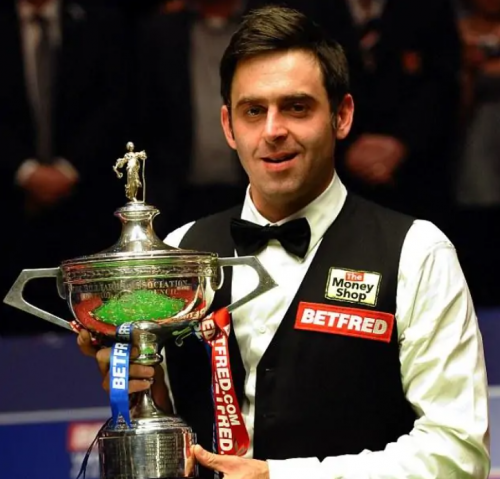 足球报：王钰栋、李新翔等小将为联赛注入活力，青春力量点燃中超.