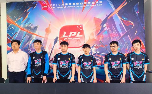 禁区弧顶发 禁区弧顶发