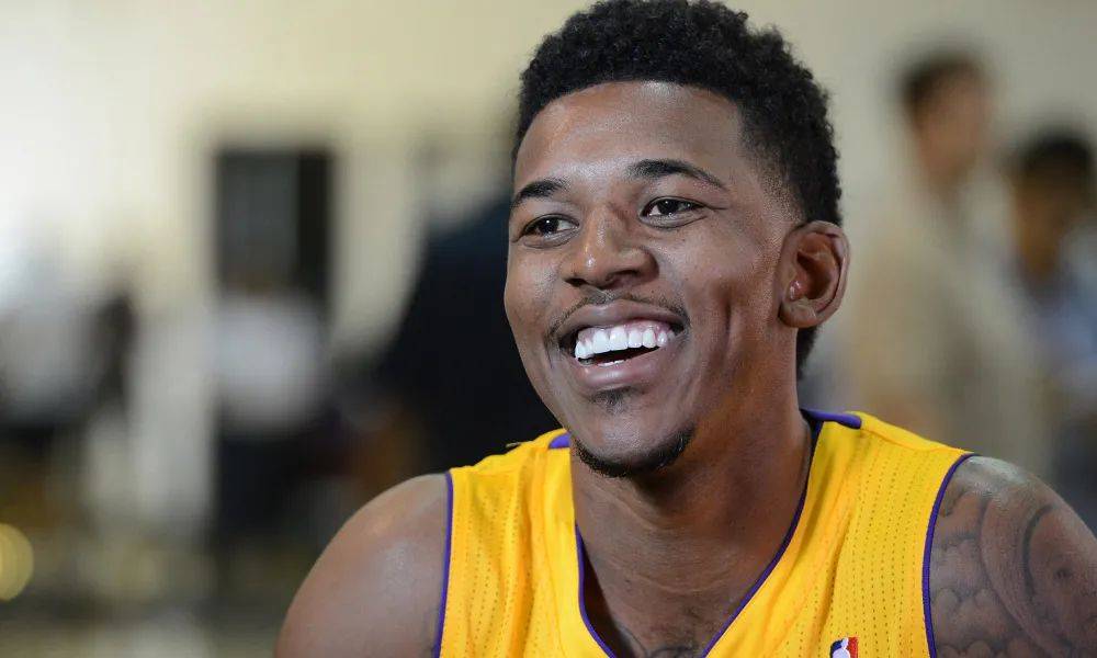 第一时间直 第一时间直